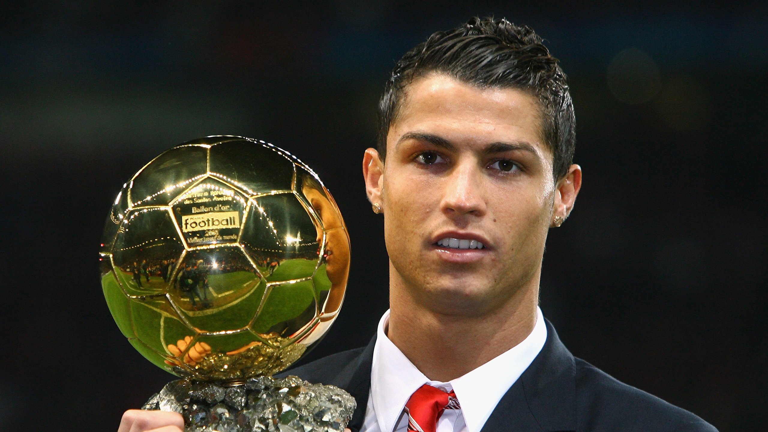 夜间灯光足球超炫表演,点亮城市绿茵夜,足球场夜间照明灯